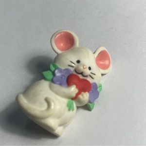 Current mouse valentines brooch pin
